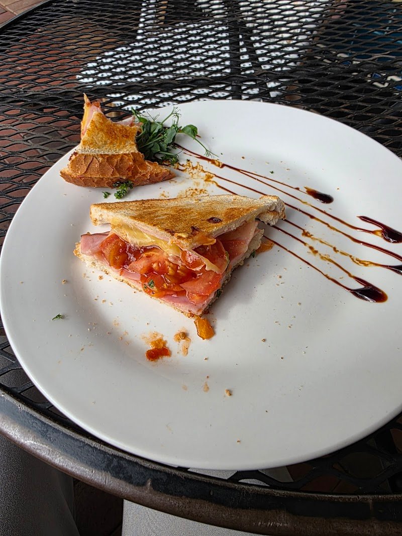 Le Cafe on St George photo 5