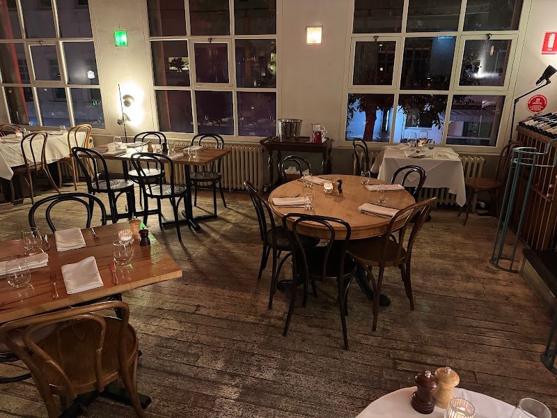 French Saloon photo 4